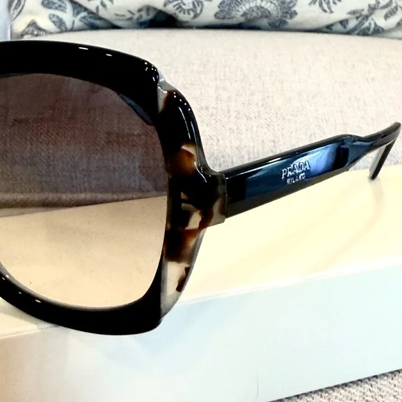 Prada Oversized Sunglasses Black Tortoise Gradient NWOT Italy - Picture 4 of 12